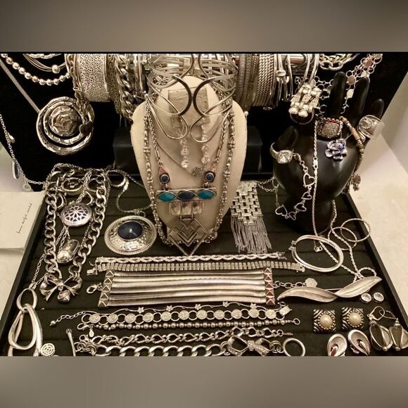 Premium Vintage Jewelry Lot~ 2 LBs Estate necklace earrings, rings, bracelet - Picture 5 of 10